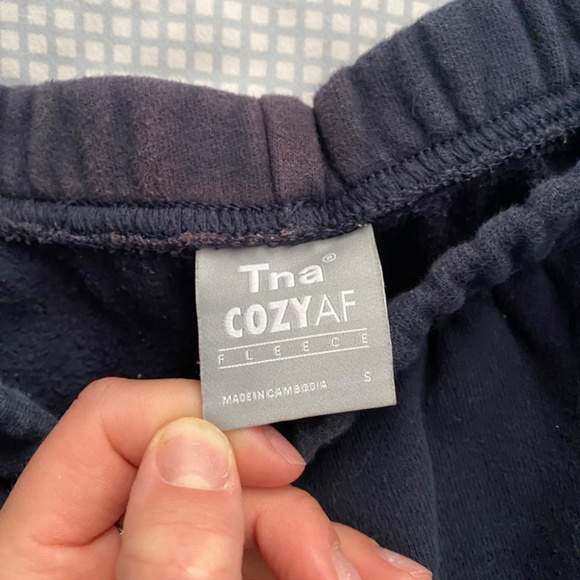 aritzia sweatshorts - Picture 2 of 3